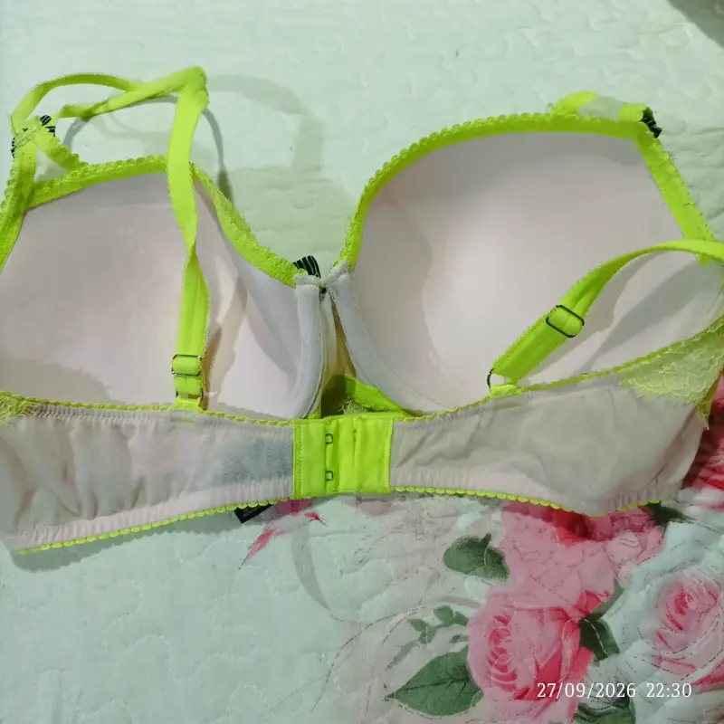 Sostén verde pistacho encaje Victoria's Secret - 6