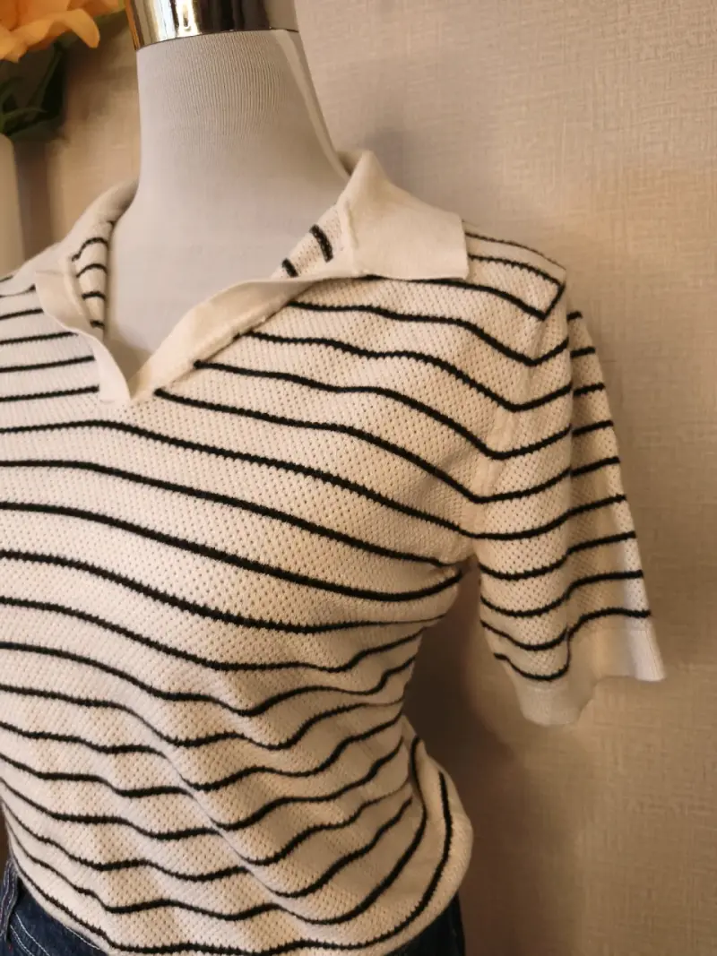 Polera de rayas blancas y negras talla M - 2