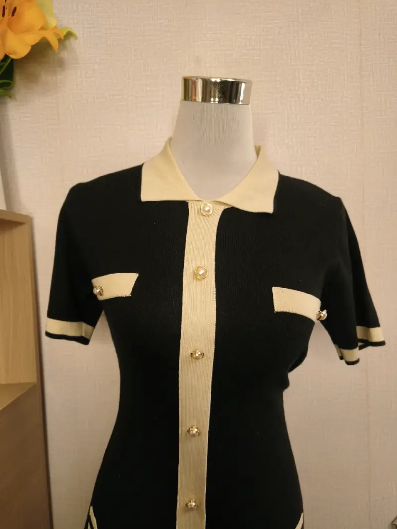 Vestido negro con detalles en crema talla M - 4