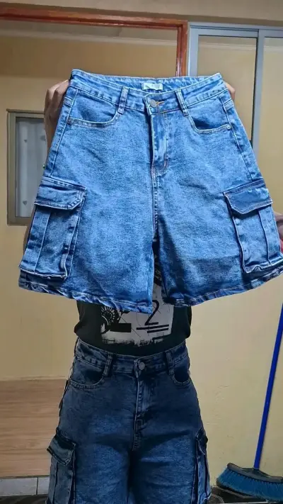 Shorts de mezclilla con bolsillos cargo - miniatura 1