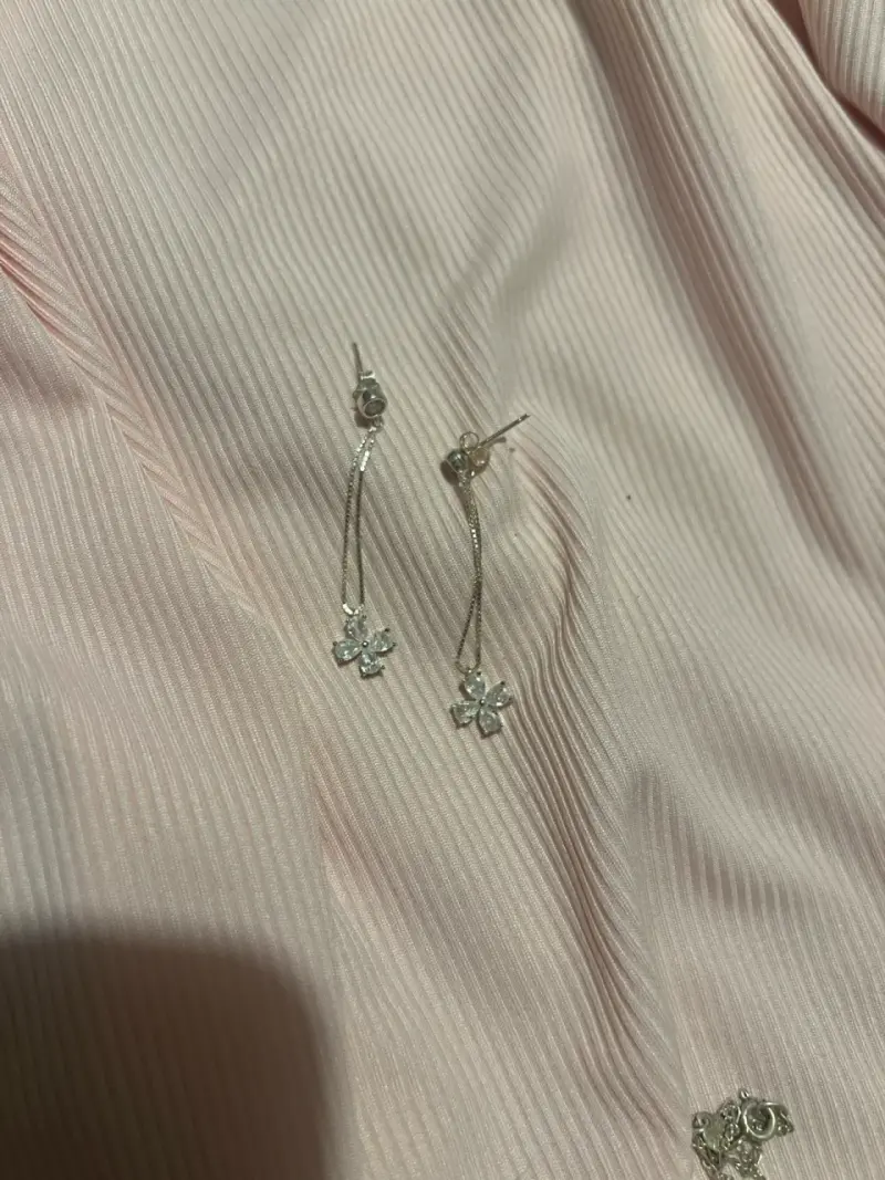 Aros colgantes de plata con diseño de flor - 2