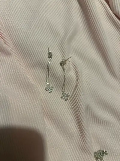 Aros colgantes de plata con diseño de flor - miniatura 2