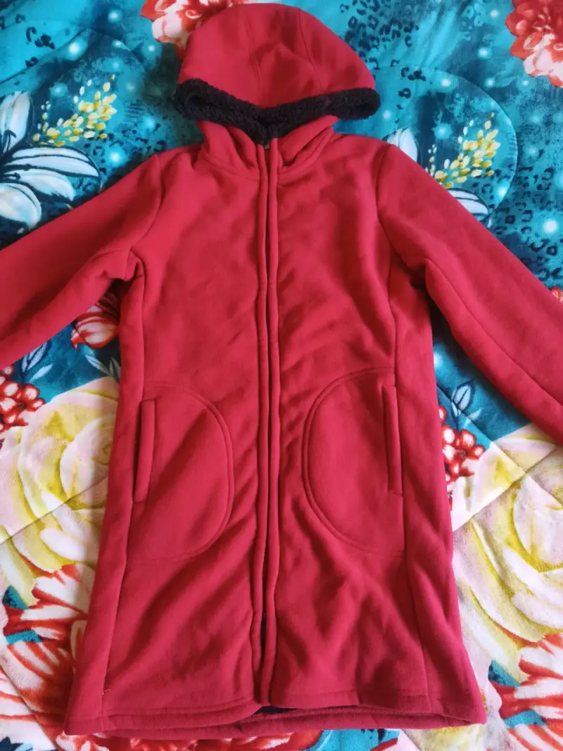 Abrigo largo rojo con capucha para mujer