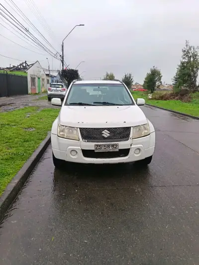 Suzuki Grand Vitara 4x4 en buen estado año 2006 - miniatura 1