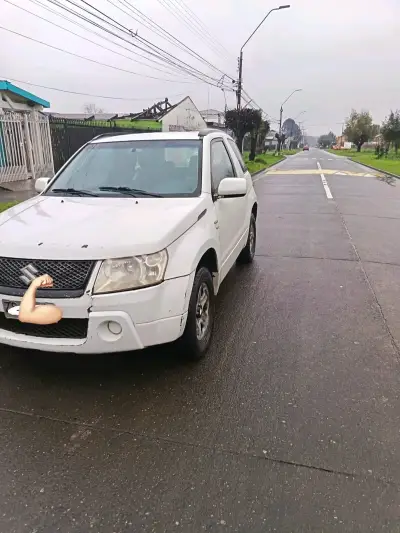 Suzuki Grand Vitara 4x4 en buen estado año 2006 - miniatura 4