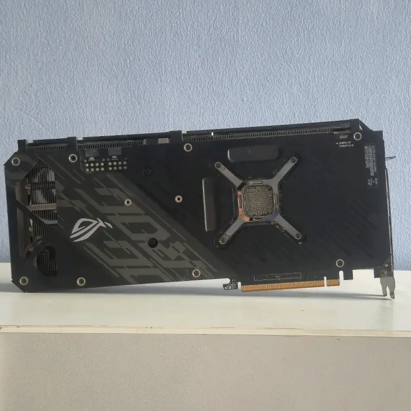 Tarjeta Gráfica Radeon RX 6700 XT ASUS ROG STRIX - 2