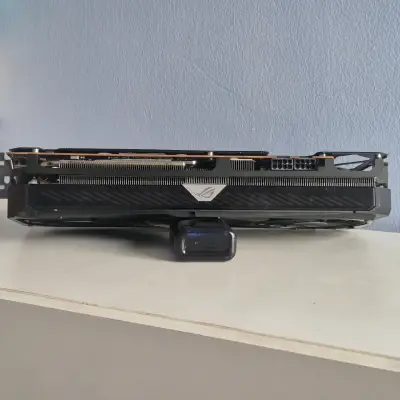 Tarjeta Gráfica Radeon RX 6700 XT ASUS ROG STRIX - miniatura 4