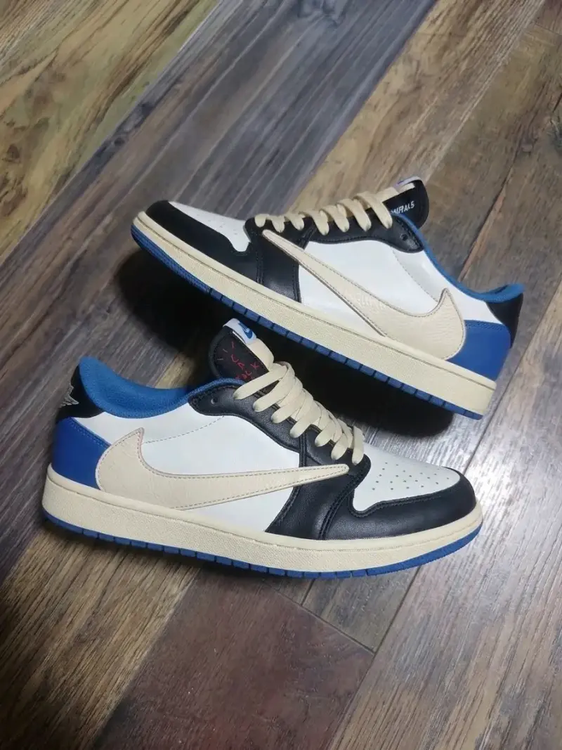 Jordan 1 Low x Travis Scott talla 39.