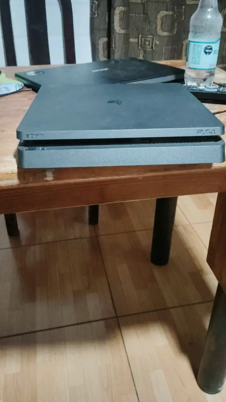 Consola PlayStation 4 Slim con Control - 2