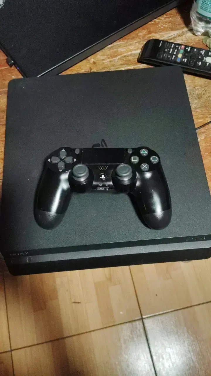 Consola PlayStation 4 Slim con Control - 3