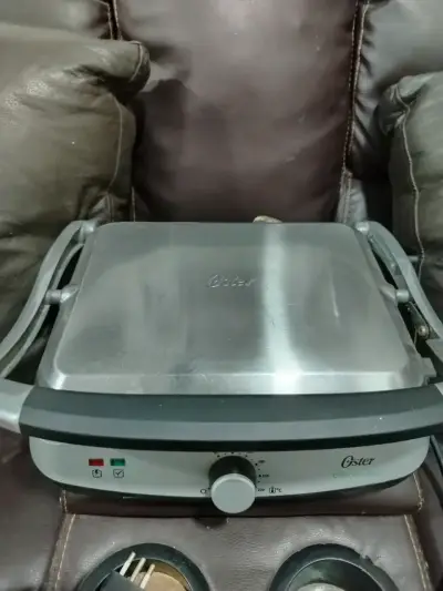 Parrilla eléctrica Oster Bioceramic en buen estado - miniatura 1