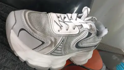 Zapatillas gris con brillo talla 38 - miniatura 2