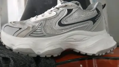 Zapatillas gris con brillo talla 38 - miniatura 3
