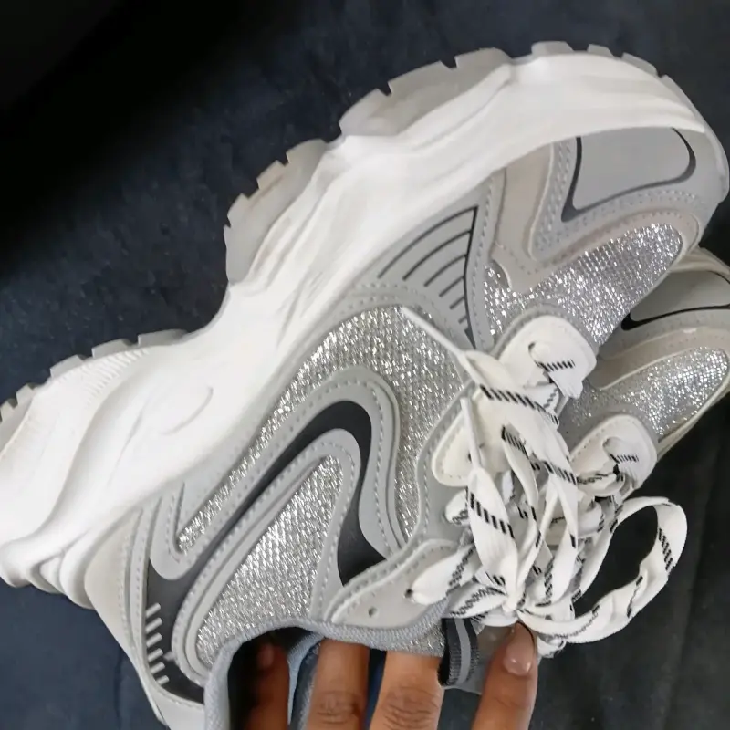Zapatillas gris con brillo talla 38 - 5