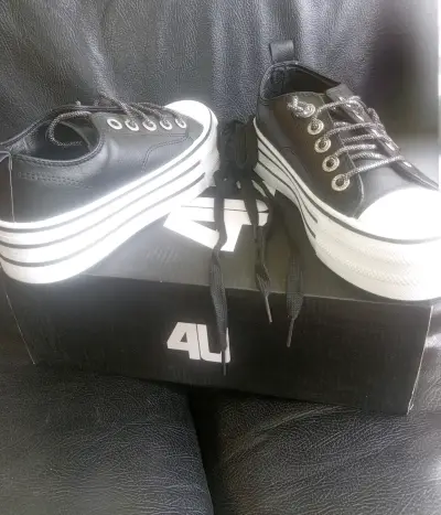 Zapatillas negras de plataforma 4U - miniatura 1