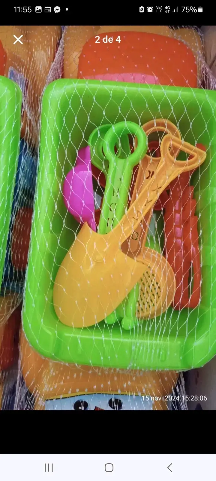 Camión de juguete con accesorios de playa - 2