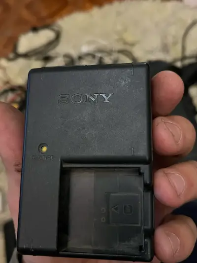 Cargador de Batería Sony para Cámaras - miniatura 1