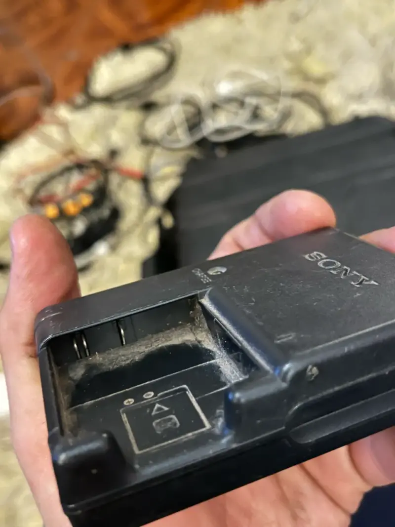 Cargador de Batería Sony para Cámaras - 3