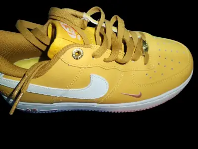Zapatillas deportivas amarillas Nike Air Force - miniatura 1