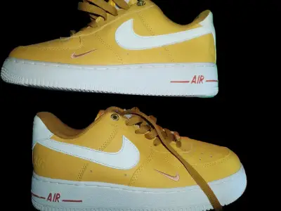 Zapatillas deportivas amarillas Nike Air Force - miniatura 2