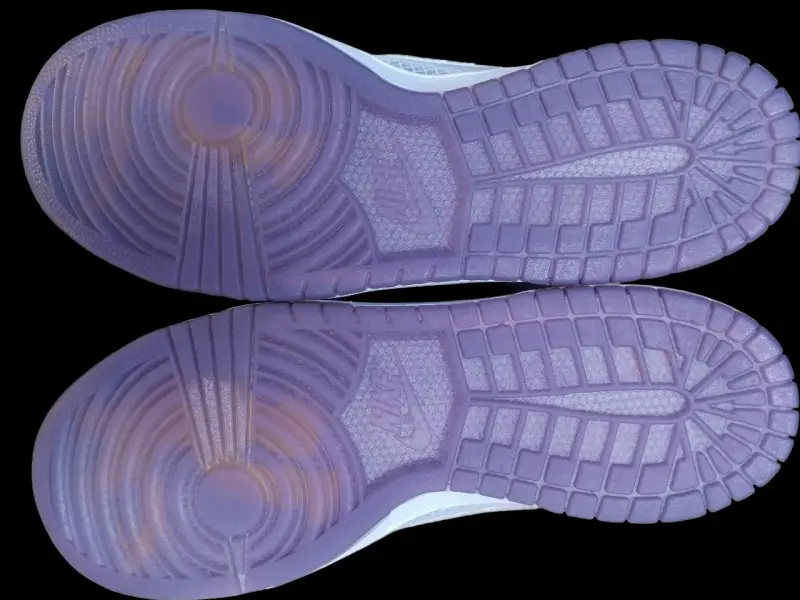Zapatillas deportivas Nike blancas y moradas - 4