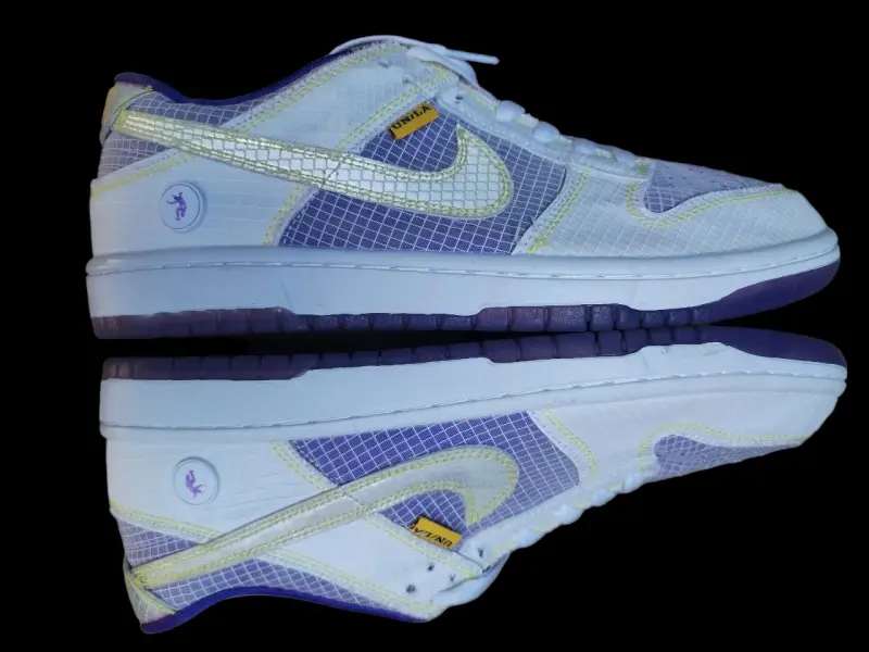 Zapatillas deportivas Nike blancas y moradas - 5