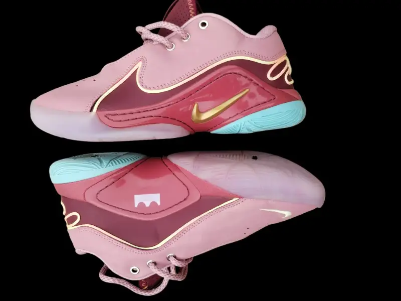 Zapatillas deportivas rosas con detalles dorados - 3