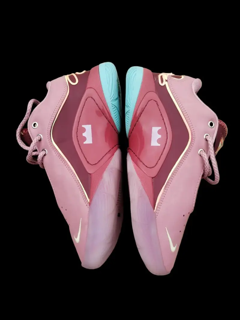Zapatillas deportivas rosas con detalles dorados - 4