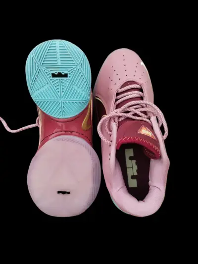 Zapatillas deportivas rosas con detalles dorados - miniatura 5
