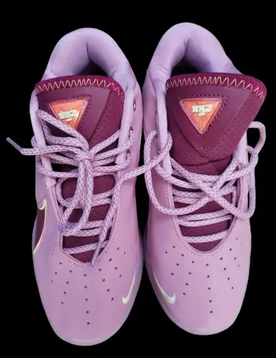 Zapatillas deportivas rosas con detalles dorados - miniatura 6