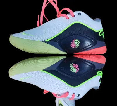 Zapatillas deportivas Nike blancas con detalles neón - miniatura 5