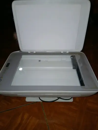 Impresora multifuncional HP DeskJet blanca - miniatura 3