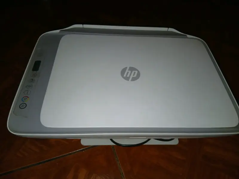 Impresora multifuncional HP DeskJet blanca - 4