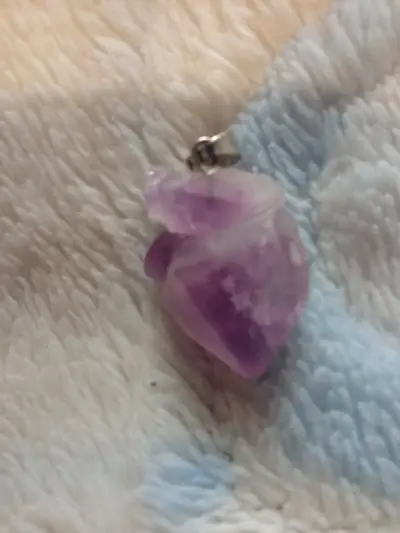 Colgante de amatista natural con enganche metálico - miniatura 1