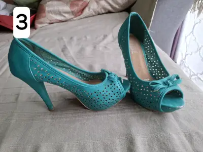 Zapatos de tacón turquesa con diseño calado - miniatura 6