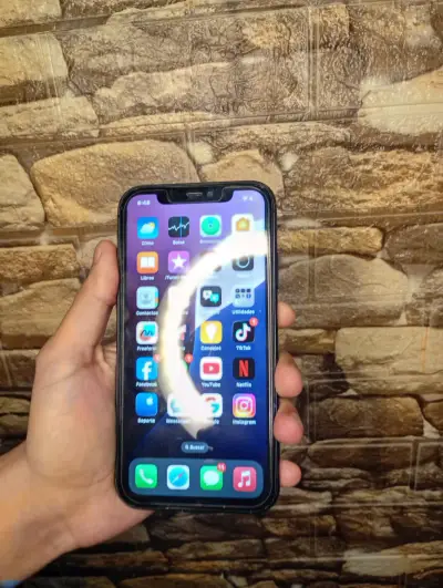 iPhone 11 64gb con cuenta icloud vinculada leer⬇️ - miniatura 3