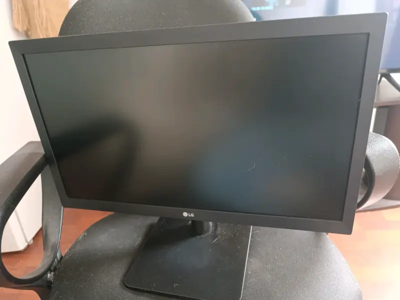 Monitor LG de 19,5 pulgadas como nuevo - 3