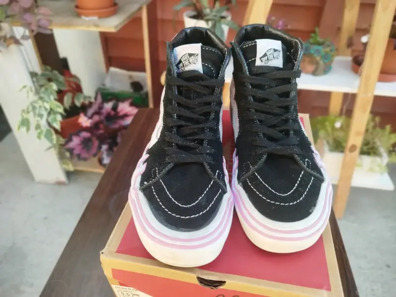 Zapatillas Vans negras con diseño de llamas - 3