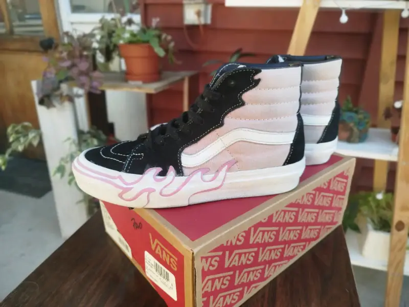 Zapatillas Vans negras con diseño de llamas - 4