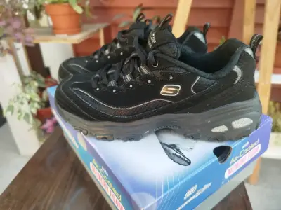 Zapatillas negras Skechers D'Lites para mujer - miniatura 1