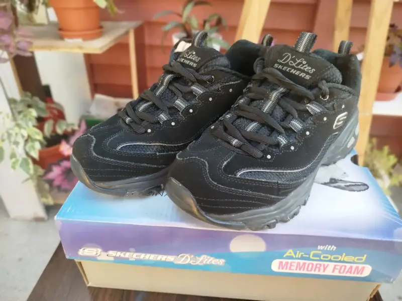 Zapatillas negras Skechers D'Lites para mujer - 2
