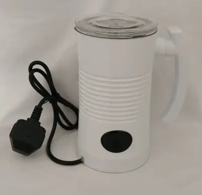 Espumador de Leche Eléctrico Negro y Blanco - miniatura 2