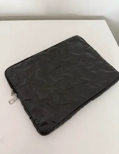 Funda acolchada negra para laptop - miniatura 1