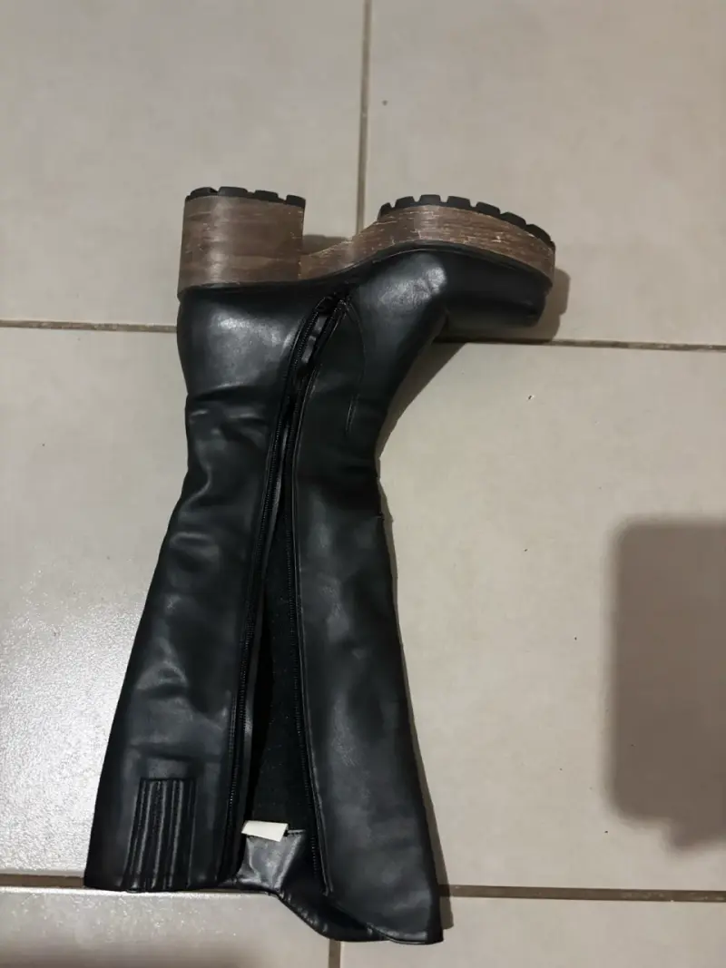Botas negras de cuero con plataforma - 2