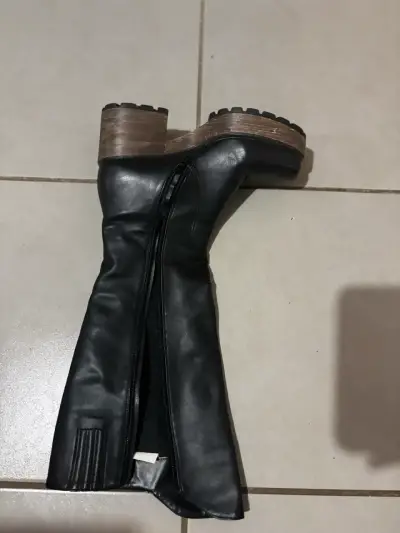 Botas negras de cuero con plataforma - miniatura 2