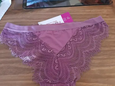 Calzón de encaje lila para mujer - miniatura 1
