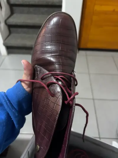 Zapatos de cuero marrón estilo cocodrilo para hombre - miniatura 1