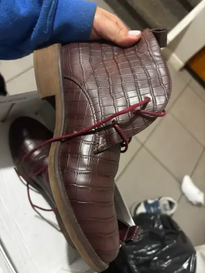 Zapatos de cuero marrón estilo cocodrilo para hombre - miniatura 2