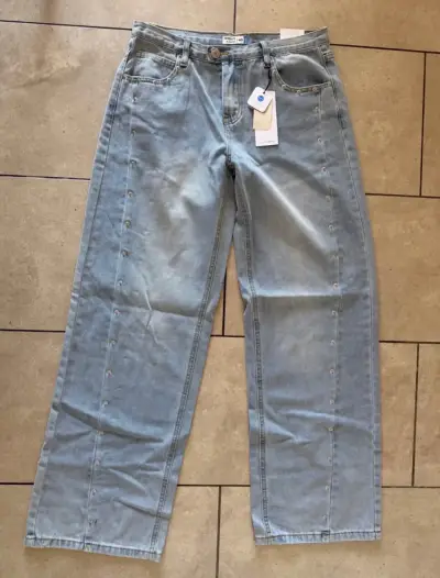 Jeans anchos de mezclilla azul claro para mujer - miniatura 1