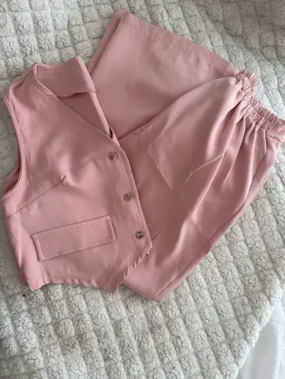 Conjunto de chaleco y pantalón rosado para mujer - miniatura 1